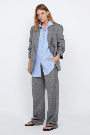 Brinley Blazer Salt & Pepper Weave by Bec + Bridge – Tailored single-breasted blazer in heavy wool blend with self-covered buttons, shoulder pads, boxy fit, and back vent. Fully lined.