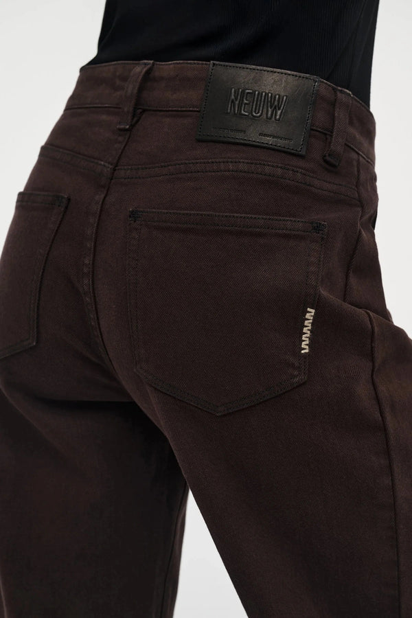 Amber Barrel Sable by Neuw Denim, mid-rise slim barrel jeans in rich brown with subtle stretch for a structured yet comfortable fit.