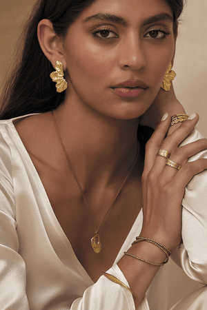 Arms of Eve | Eros Gold Textured Ring Large | Girls with Gems