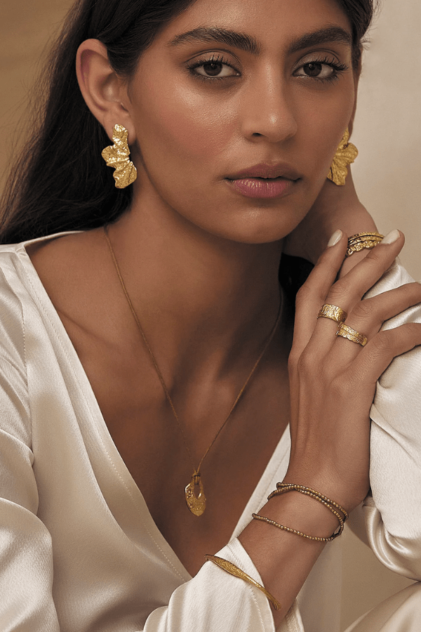 Arms of Eve | Eros Gold Textured Ring Large | Girls with Gems