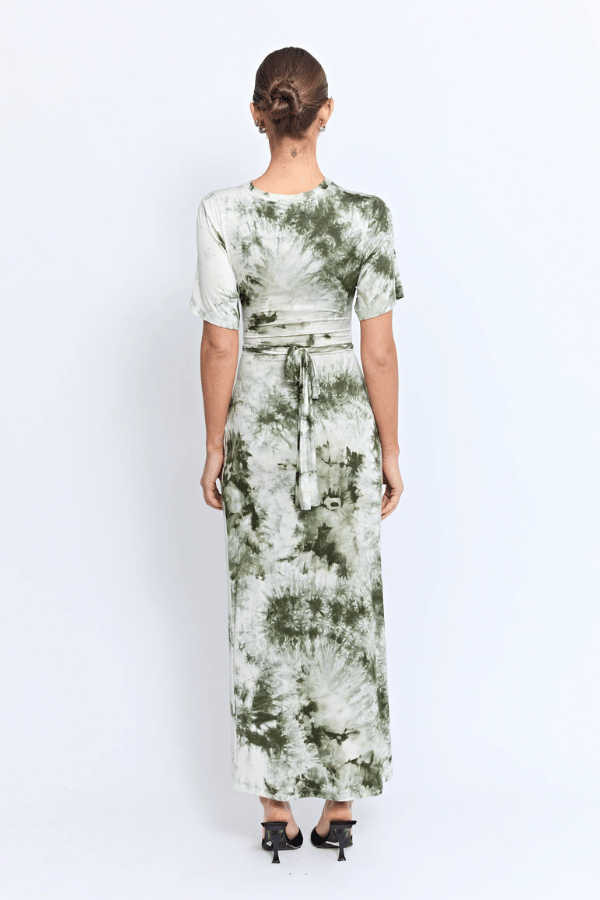 Kami Dress Earth Tie Dye by Pfeiffer – A soft midi tee dress with wrap waist ties and elastic bust, perfect for casual brunches, travel days, or effortless everyday style.