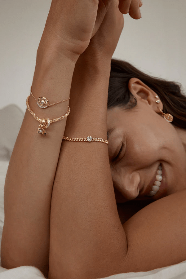 By Charlotte | 18k Gold Vermeil Radiant Heart Engravable Curb Bracelet | Girls with Gems