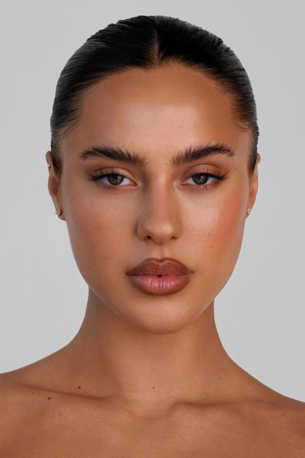 Cluster Fluffies 0.1 by OWN Beauty Essentials, cluster lashes with C curl and fine flexible band, soft vegan fibres for a voluminous effect, lightweight and beginner-friendly.