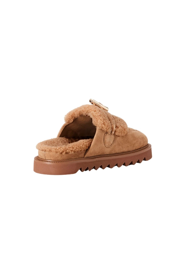Cedar Fawn Suede/shearling by Alias Mae, slip-on shoes with 100% suede leather, real shearling lining, gold hardware, and a 2cm flatform for stylish comfort.