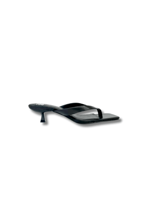 Kitty Heel Black by Sneaky Link – Stylish and comfortable kitten heel with a 4cm height, leather upper and lining, and a sleek glossy finish. Perfect for everyday wear.
