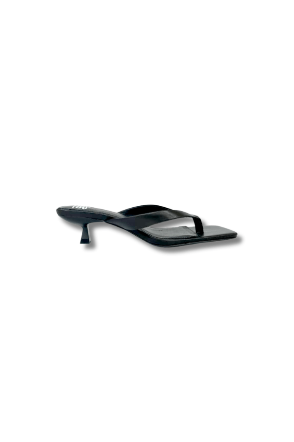 Kitty Heel Black by Sneaky Link – Stylish and comfortable kitten heel with a 4cm height, leather upper and lining, and a sleek glossy finish. Perfect for everyday wear.