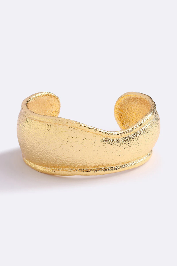 Emma Pills | Wave Cuff Gold | Girls with Gems