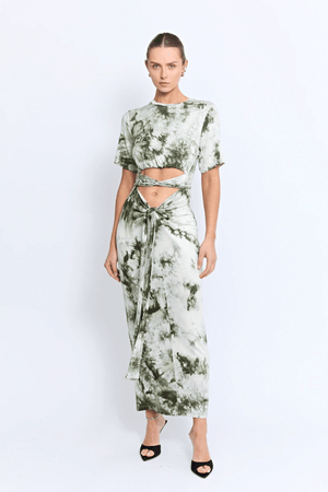 Kami Dress Earth Tie Dye by Pfeiffer – A soft midi tee dress with wrap waist ties and elastic bust, perfect for casual brunches, travel days, or effortless everyday style.
