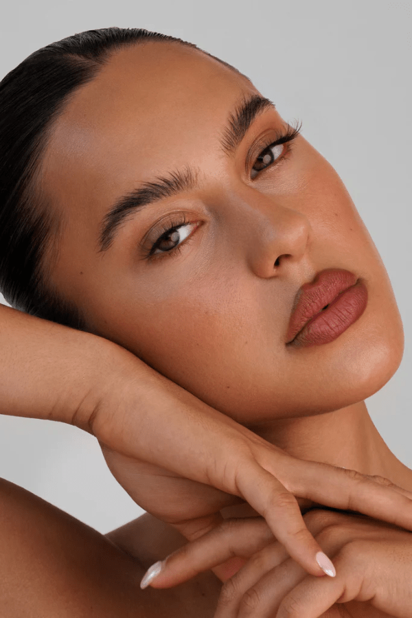 Cluster Fluffies 0.2 by OWN Beauty Essentials, natural-looking cluster lashes with C curl, fine flexible band, and subtle volume. Vegan-friendly, cruelty-free, and easy to apply.