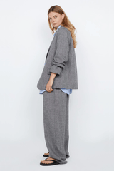 Brinley Blazer Salt & Pepper Weave by Bec + Bridge – Tailored single-breasted blazer in heavy wool blend with self-covered buttons, shoulder pads, boxy fit, and back vent. Fully lined.
