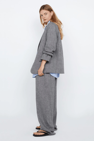 Brinley Blazer Salt & Pepper Weave by Bec + Bridge – Tailored single-breasted blazer in heavy wool blend with self-covered buttons, shoulder pads, boxy fit, and back vent. Fully lined.