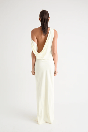 Matia Gown Butter by Pfeiffer – A timeless maxi with a boat neckline, low back, and adjustable strap. Perfect for elegant events and special occasions.