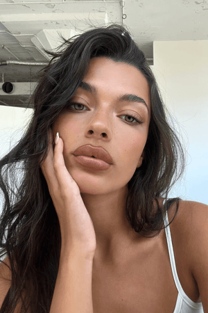Cluster Fluffies 0.2 by OWN Beauty Essentials, natural-looking cluster lashes with C curl, fine flexible band, and subtle volume. Vegan-friendly, cruelty-free, and easy to apply.