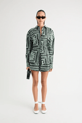 Chico Shirt Paisley by Pfeiffer – a relaxed shirt with removable belt and curved hem. Perfect for versatile styling.
