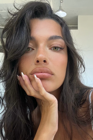 Cluster Fluffies 0.1 by OWN Beauty Essentials, cluster lashes with C curl and fine flexible band, soft vegan fibres for a voluminous effect, lightweight and beginner-friendly.