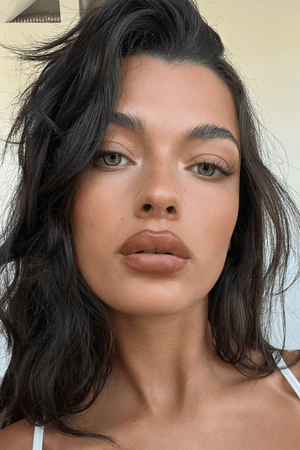 Cluster Fluffies 0.2 by OWN Beauty Essentials, natural-looking cluster lashes with C curl, fine flexible band, and subtle volume. Vegan-friendly, cruelty-free, and easy to apply.