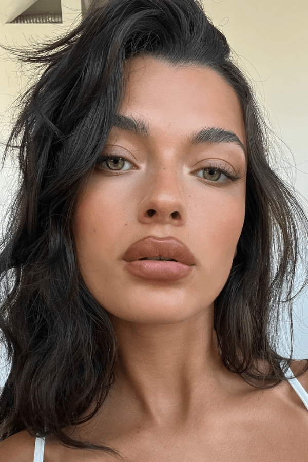 Cluster Fluffies 0.2 by OWN Beauty Essentials, natural-looking cluster lashes with C curl, fine flexible band, and subtle volume. Vegan-friendly, cruelty-free, and easy to apply.