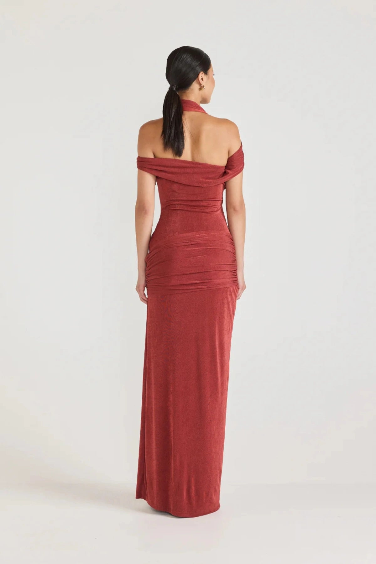 Addonia Dress Sangria by Tojhà, off-shoulder jersey maxi with wrap bust, hip tie and leg split, a trendy piece perfect for evenings or statement events.