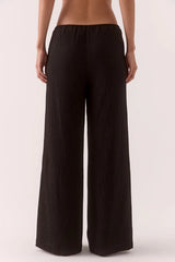 Aine Pants Black by Sovere – relaxed crinkle pants with a drawstring waist, straight leg, and pockets. Perfect for easy daily wear.