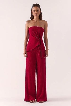 Aine Pants in Raspberry by Sovere – mid-rise crinkle pants with drawstring waist and pockets. Perfect for relaxed, effortless styling.