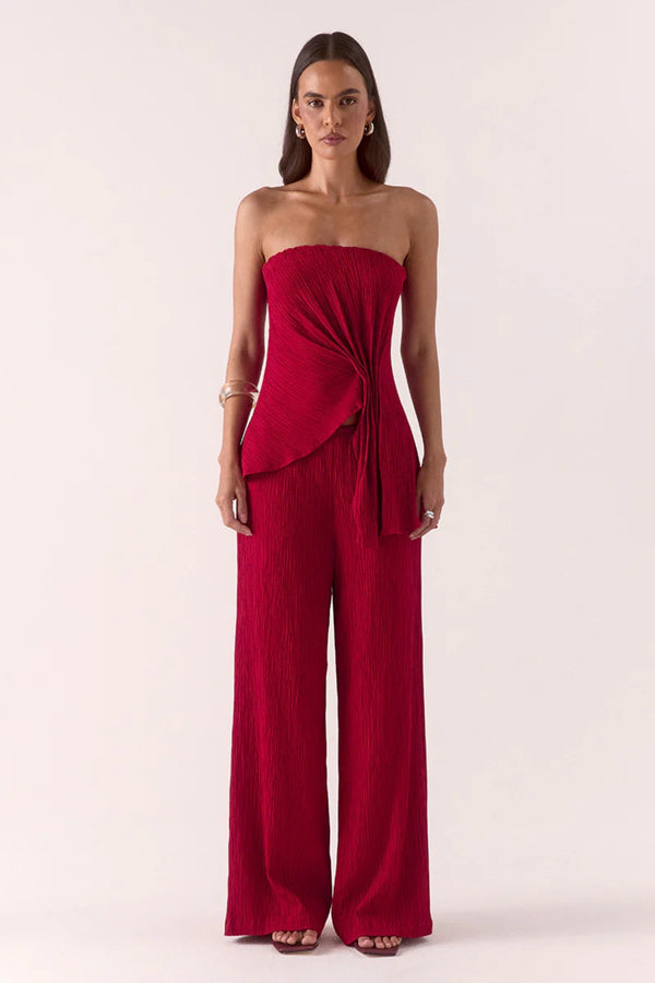 Aine Pants in Raspberry by Sovere – mid-rise crinkle pants with drawstring waist and pockets. Perfect for relaxed, effortless styling.