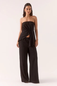 Aine Top Black by Sovere – a strapless crinkle top with pleated waist and asymmetric hem. Perfect for summer styling.
