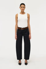 Amber Barrel Resonate by Neuw Denim – mid-rise slim barrel leg jeans with sculpted side panel detail.
