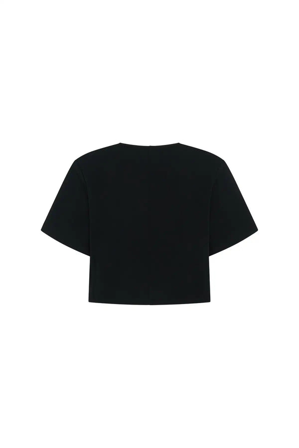 Anna Top Black by Sneaky Link – a cropped boxy top with V neckline and structured fit. Perfect for modern everyday styling.