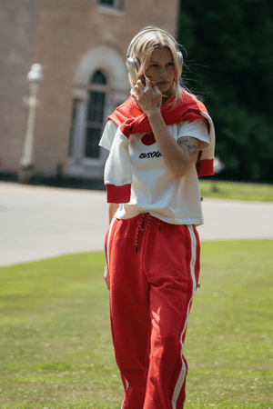 Splice Sweatshirt Coral by Araminta James, crafted from ultra-soft brushed fleece, features an oversized silhouette, contrast white paneling, and ribbed hem and cuffs for a sporty yet relaxed fit.








Splice Sweatshirt Coral by Araminta James, crafted from ultra-soft brushed fleece, features an oversized silhouette, contrast white paneling, and ribbed hem and cuffs for a sporty yet relaxed fit.