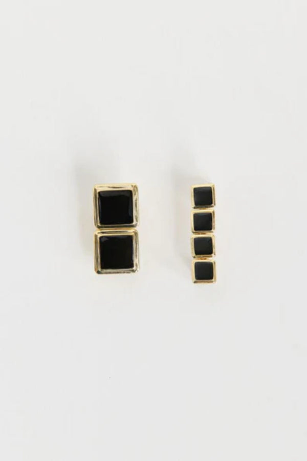 Archer Drop Earrings in Gold – mismatched gold PVD-plated earrings with black enamel drops, perfect for sleek day-to-night styling.