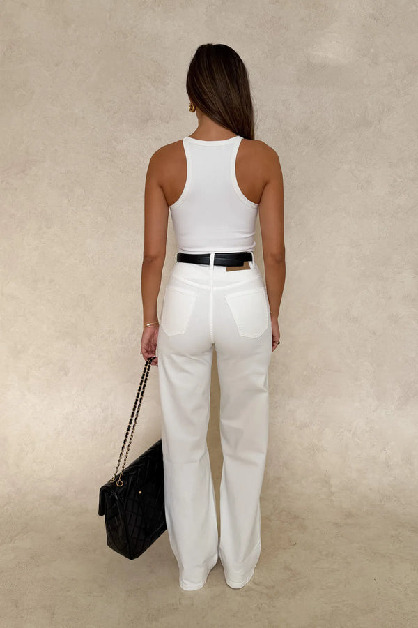 Aria Tank White by Sneaky Link – a sculpting stretch tank with smooth seamless feel. Perfect for flattering everyday wear.