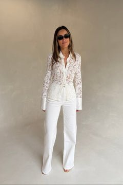 Celine Jeans White by Sneaky Link – a high-stretch denim with flattering fit and clean finish. Perfect for everyday styling.