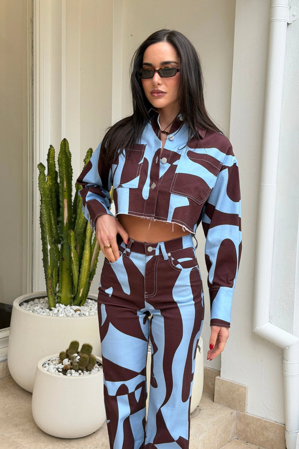 Cropped Shacket Mirage by Summi Summi – a cropped denim shacket with abstract print. Perfect for layered styling.