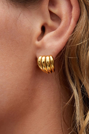Aurelia Earrings Gold by Heaven Mayhem – ribbed gold stud earrings in 18K PVD plated stainless steel.