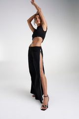 Zip Jeans Black Denim by Summi Summi, trendy mid-rise jeans with a slightly wide-leg design and full-length zippers for a modern edge. Perfect for a relaxed yet stylish look in 100% black cotton denim.