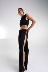 Zip Jeans Black Denim by Summi Summi, trendy mid-rise jeans with a slightly wide-leg design and full-length zippers for a modern edge. Perfect for a relaxed yet stylish look in 100% black cotton denim.