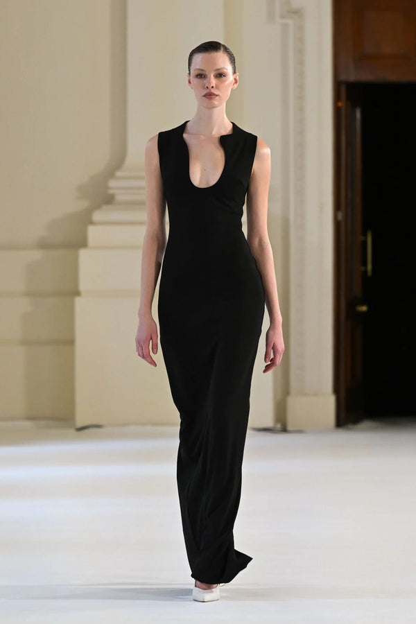 Bloom Gown Black by Effie Kats – sculpted neckline and fitted silhouette in stretch crepe, perfect for modern garden or evening events.