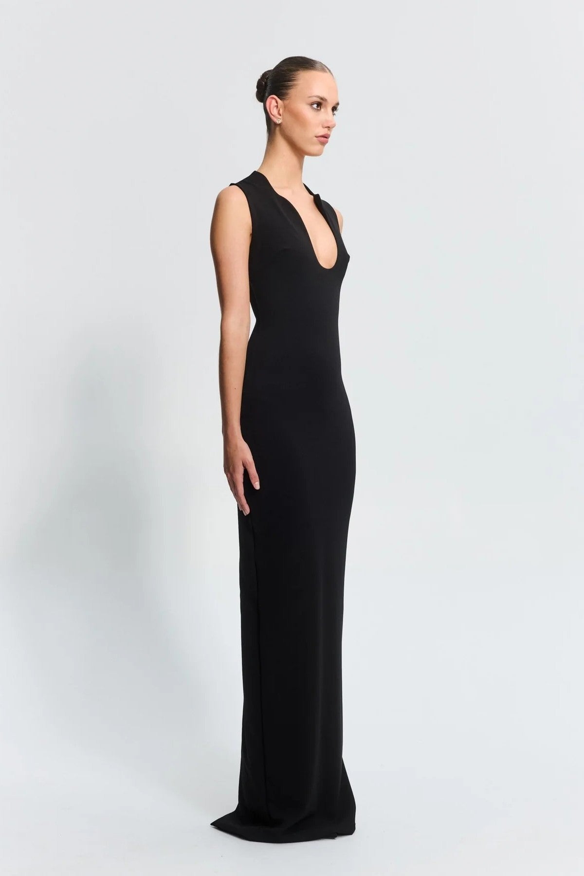 Bloom Gown Black by Effie Kats – sculpted neckline and fitted silhouette in stretch crepe, perfect for modern garden or evening events.