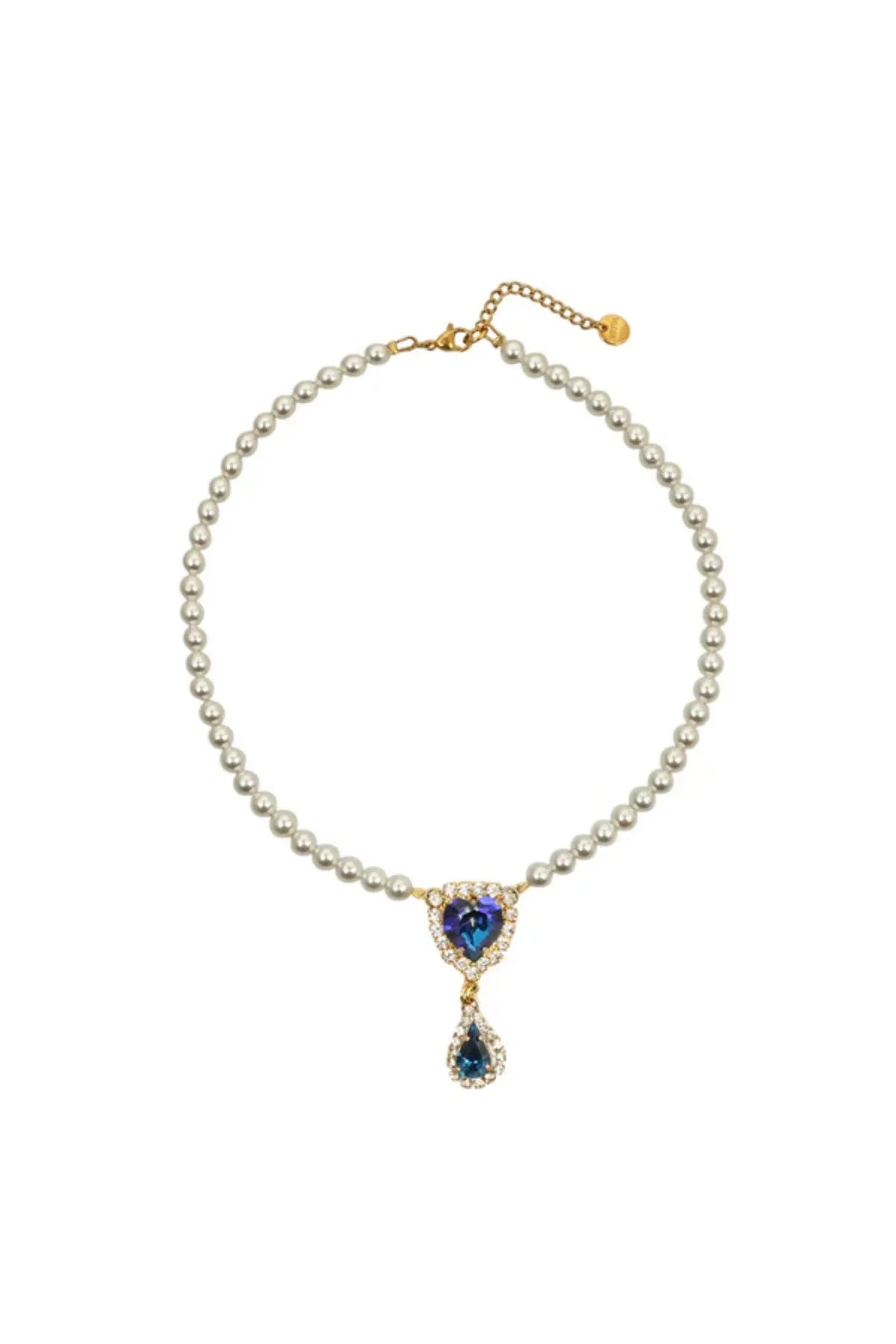 Blue Velvet Necklace by Mayol Jewellery – handmade in Greece with freshwater pearls and Preciosa crystals, perfect for elegant layering.
