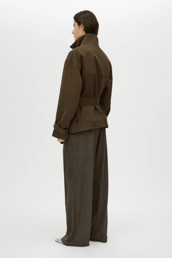 Tait Lounge Pant in Elm by Camilla and Marc, relaxed pant with deep pleats, slanted front pockets, back welt pockets, jigger button and hook-and-bar closure, crafted from 94% polyester and 6% elastane.