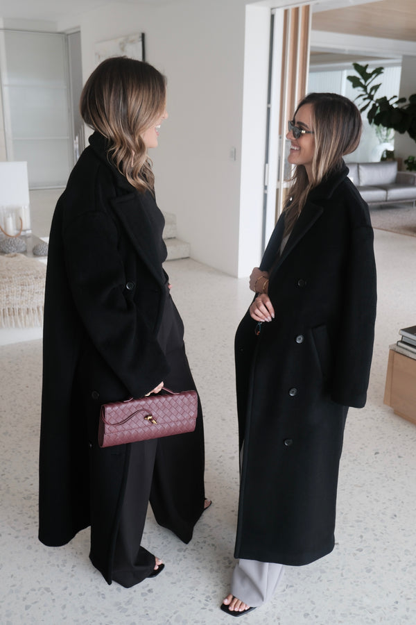 Double Breasted Coat Black by Sneaky Link – Timeless oversized wool coat combining warmth and sophistication. Perfect for any occasion.