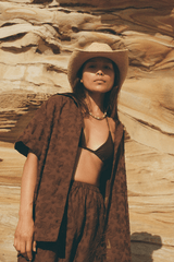 Darcy Shirt Aries by Soleil Soleil – an oversized shirt with star print and soft drape. Perfect for effortless styling.