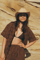Darcy Shirt Aries by Soleil Soleil – an oversized shirt with star print and soft drape. Perfect for effortless styling.