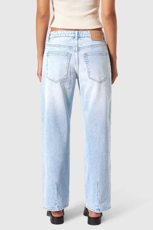Daria Baggy Jetlag by Neuw Denim, baggy straight leg jeans in indigo wash. Perfect for everyday wear or relaxed styling.