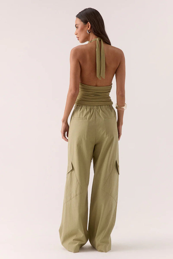 Dex Pant in Soft Khaki by Sovere – relaxed straight-leg pant with drawstring waist and utility pockets. Perfect for casual everyday wear.