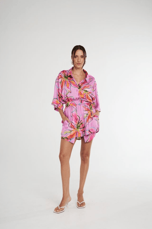 Elastic Shorts Lilac Lily by Summi Summi, printed shorts with relaxed fit and cinched waist. Perfect for warm weather days or casual outings.