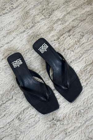 Kitty Heel Black by Sneaky Link – Stylish and comfortable kitten heel with a 4cm height, leather upper and lining, and a sleek glossy finish. Perfect for everyday wear.