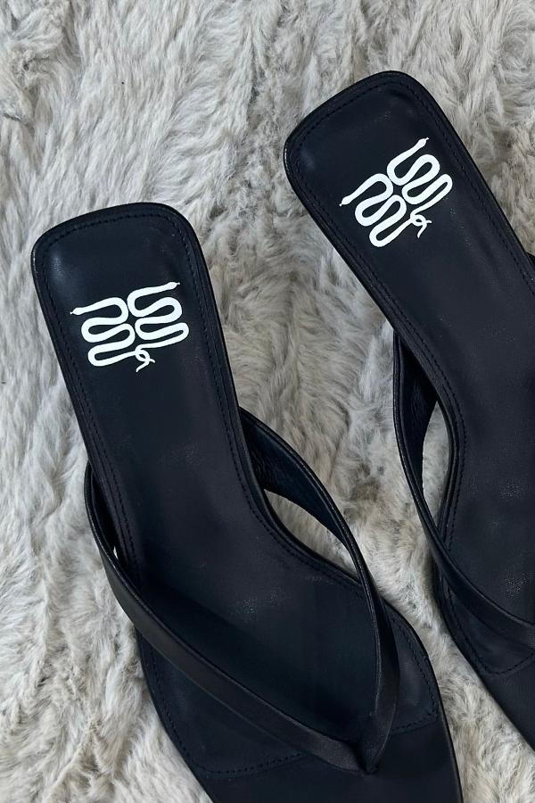 Kitty Heel Black by Sneaky Link – Stylish and comfortable kitten heel with a 4cm height, leather upper and lining, and a sleek glossy finish. Perfect for everyday wear.