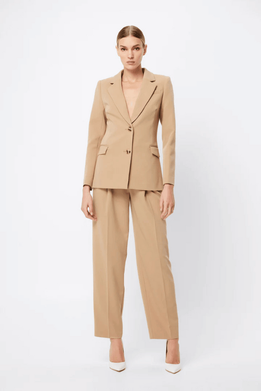 Gilded Blazer Camel by Mossman, structured blazer with notch lapels and tailored fit. Perfect for workwear or polished outfits.