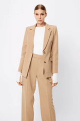 Gilded Blazer Camel by Mossman, structured blazer with notch lapels and tailored fit. Perfect for workwear or polished outfits.